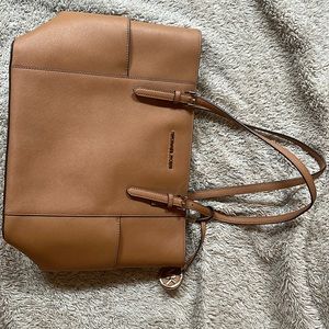 Like new Michael kors hand bag